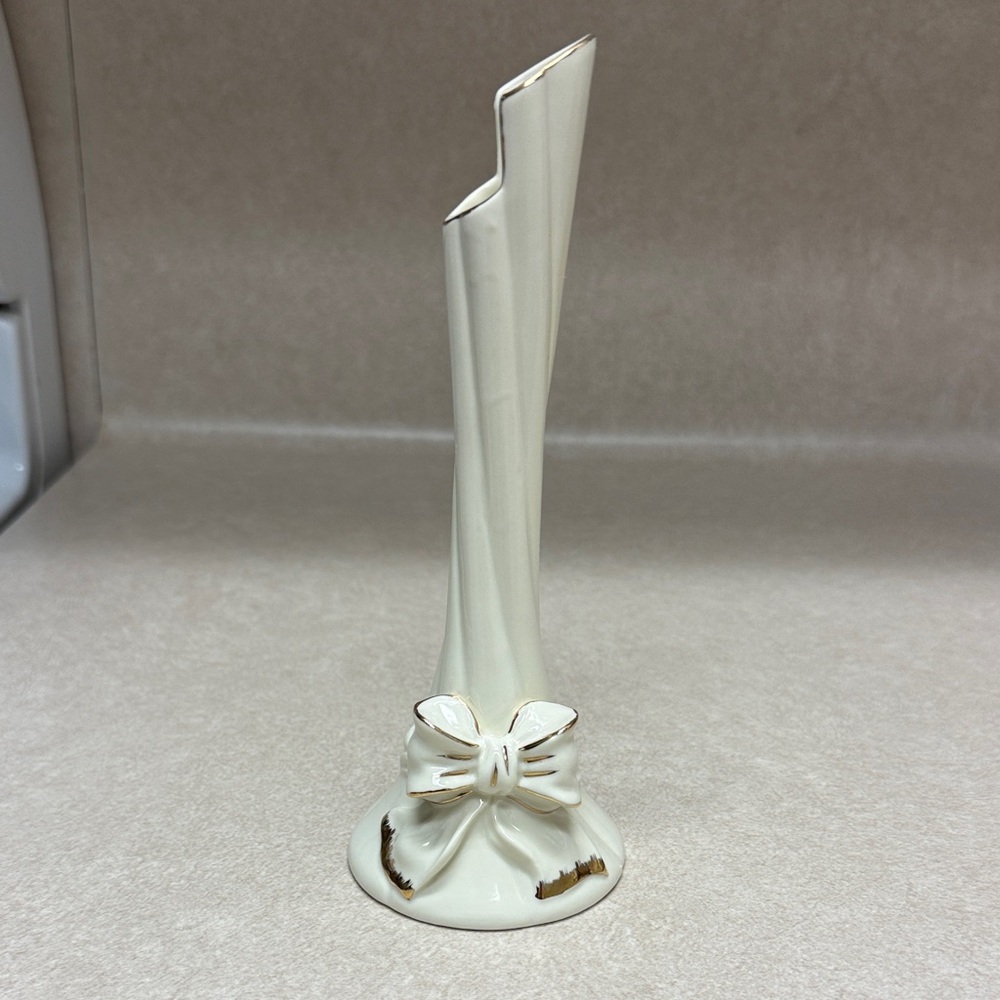 Elegant Cream Ceramic Vase with Bow Accent